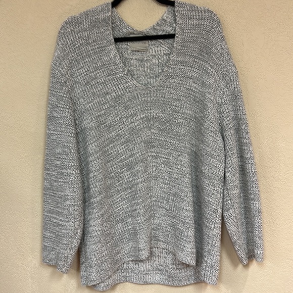 Urban Outfitters womans Victoria Oversized V Neck Sweater Size Medium - Picture 2 of 7
